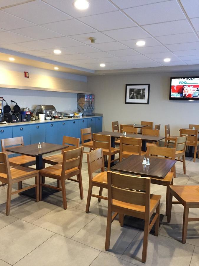 Country Inn & Suites By Radisson, Green Bay, Wi 애쇼베논 외부 사진